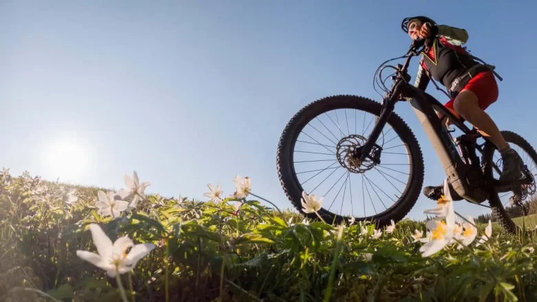 bicicleta elétrica vs. uma bicicleta normal